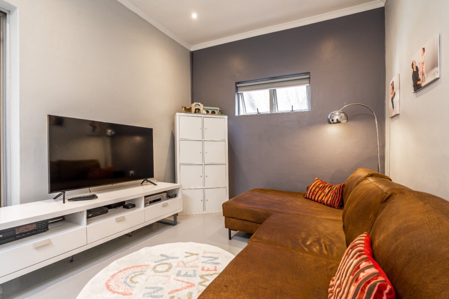 To Let 3 Bedroom Property for Rent in Wynberg Upper Western Cape